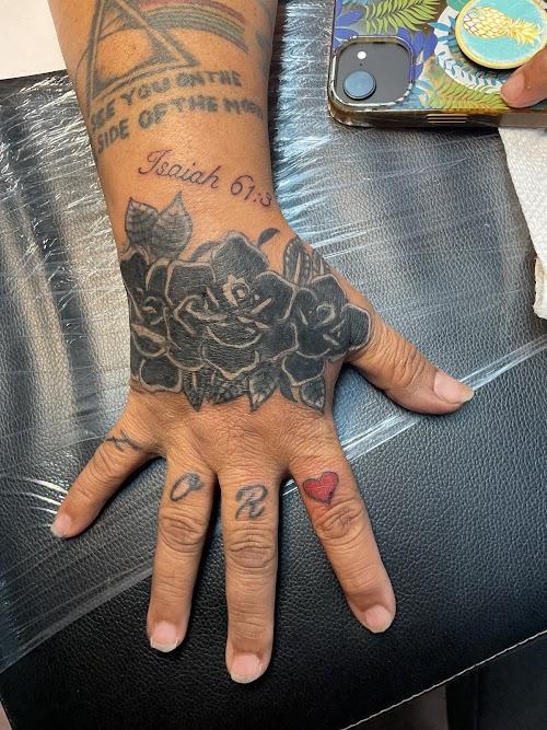 Crossroads Tattoo and Piercing of Russellville