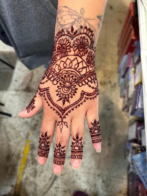 Henna Infinity