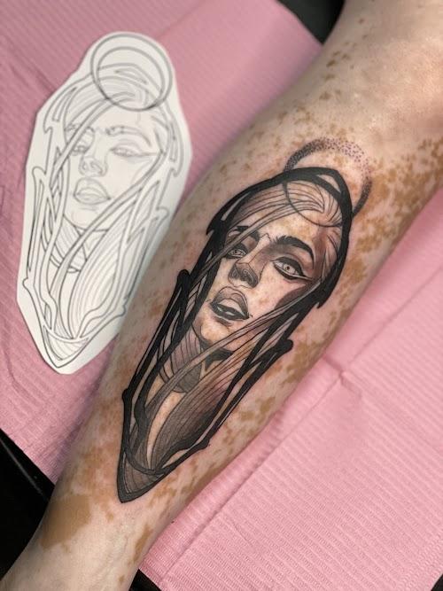 Black Pearl Tattoo Parlor