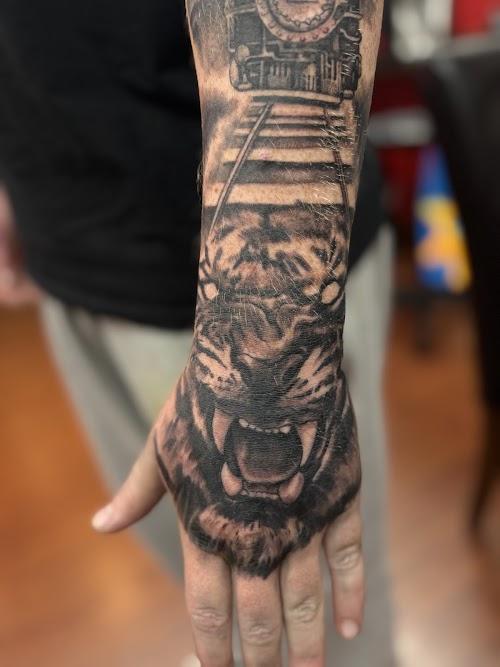 Red Light Tattoo Studio
