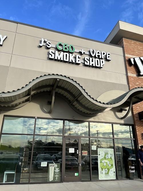 SUPREME SMOKE OPEN 24 HOURS & VAPE & KRATOM & 7OH & THC & HOOKAH & CIGARS & GLASS PIPES & CBD & TATTOO SUPPLIES