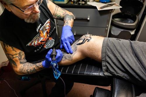 Wolf's Fine Line Tattoos