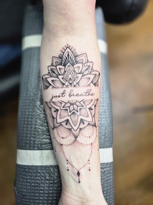 Gratitude tattoo studio