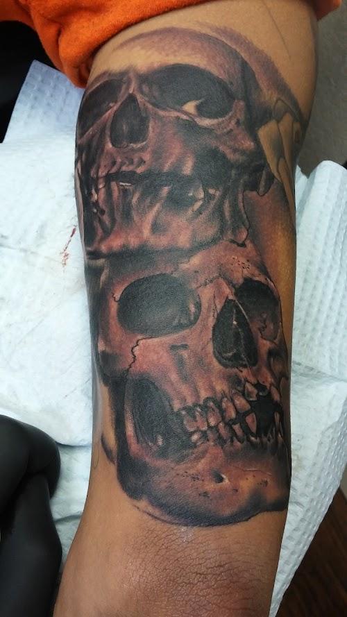 FN Classy Tattoo Body Piercing